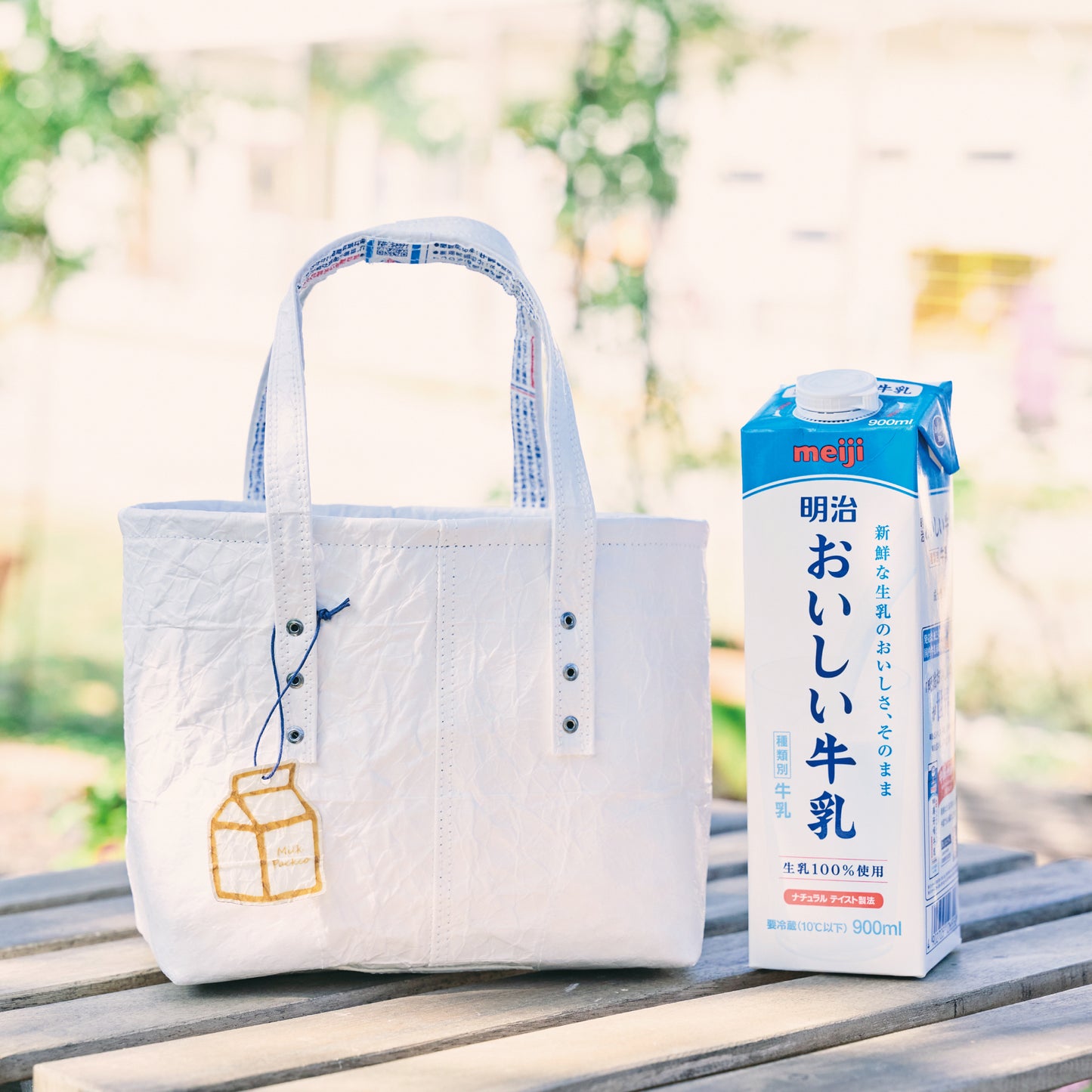 ほぼ牛乳パックで出来たアップサイクル「MILK BAG」のミニトートバッグ